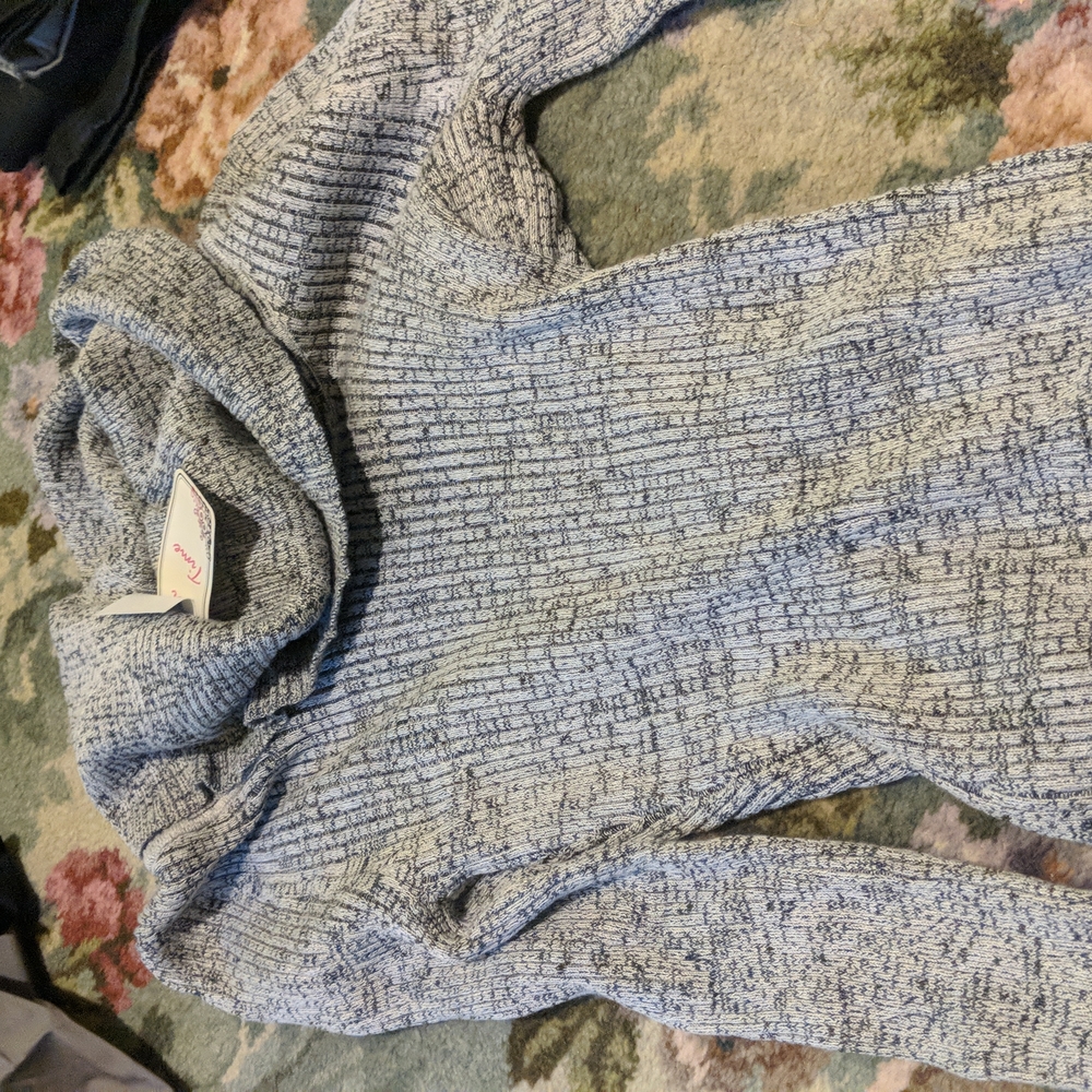 It's Our Time grey sweater M